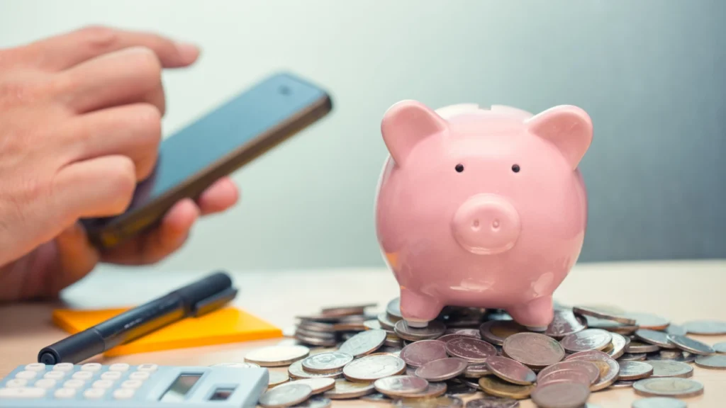 Automatic money transfer to emergency fund via smartphone 