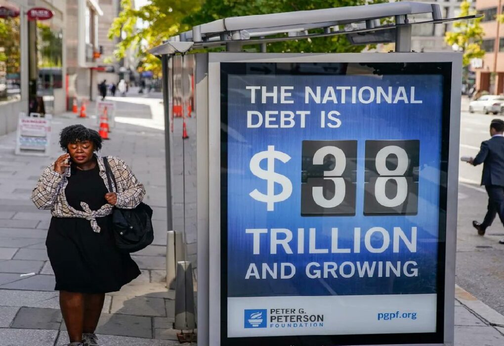 Digital counter displaying rising US national debt